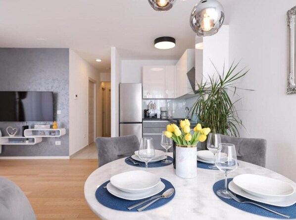 Dining - Zadar Urban Seaside Apartment (Zadar)