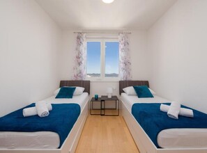 2 bedrooms, iron/ironing board, travel crib, internet - Zadar Urban Seaside Apartment (Zadar)