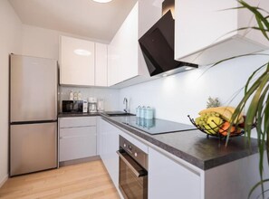 Fridge, microwave, oven, stovetop - Zadar Urban Seaside Apartment (Zadar)