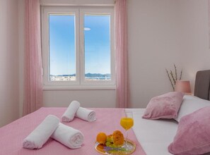 2 間睡房、熨斗/熨衫板、可攜式嬰兒床、上網