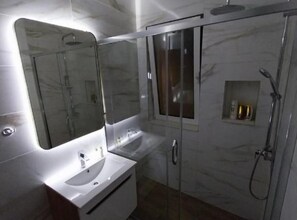 Hårtork och handdukar