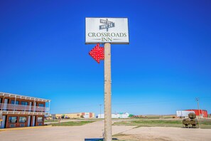 Property entrance - OYO Crossroads Inn  (Osborne)