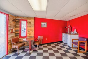 Lobby - OYO Crossroads Inn  (Osborne)