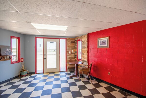 Lobby - OYO Crossroads Inn  (Osborne)