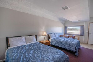 2 Full Bed Smoking | Desk, iron/ironing board, free WiFi, bed sheets