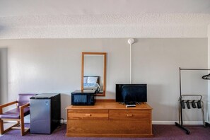 2 Full Bed Smoking | 1 多间卧室、办公桌、熨斗/熨板、免费 WiFi