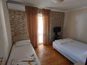 1 chambre, fer et planche à repasser, accès Internet, draps fournis