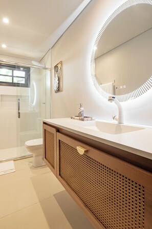 chale 00 | Kylpyhuone | Suihku, pyyhkeet, saippua, vessapaperi