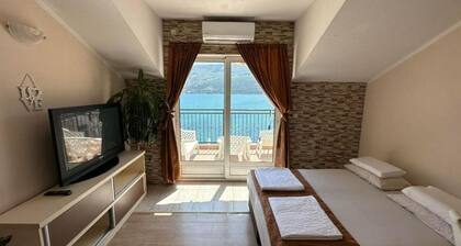 Stunning Beachfront Stay in Herceg Novi - Standard One bedroom Apartment D