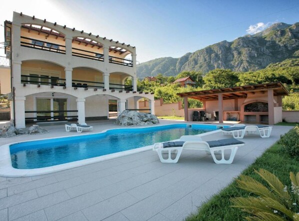 Et oppvarmet basseng