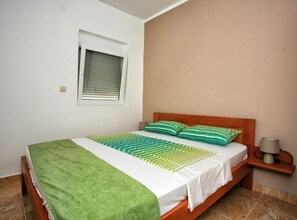 1 chambre, fer et planche à repasser, accès Internet, draps fournis