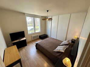 3 bedrooms, iron/ironing board, travel crib, WiFi