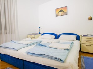 1 bedroom, iron/ironing board, Internet, bed sheets