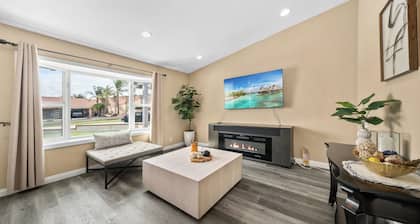 Resort-Style / Pool, Pool Table & Central Spot