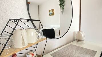 1 bedroom, internet, bed sheets