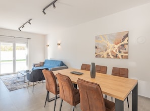 Dining - Holiday Home Iva - Three Bedroom Holiday Home (Šibenik)