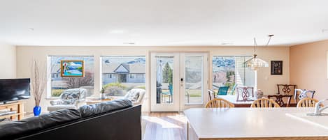 Télévision, cheminée