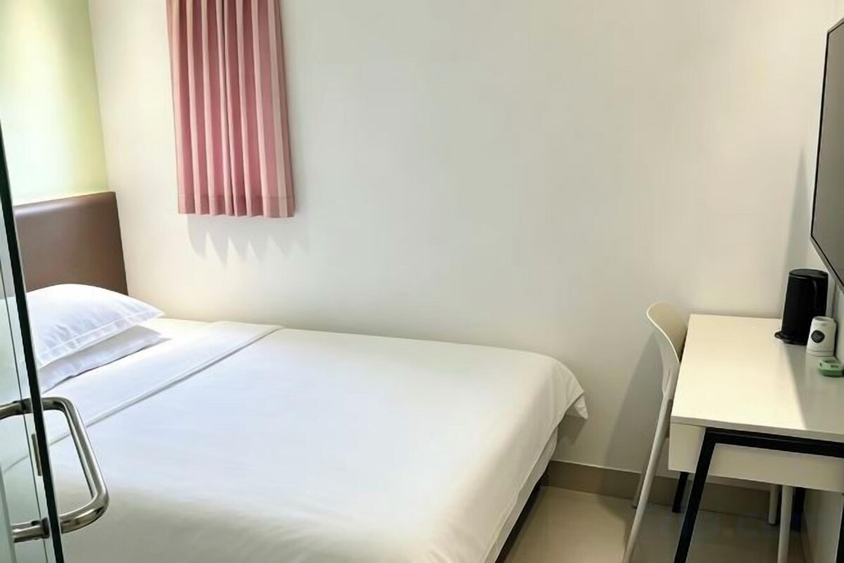 Yijing Double Bed Room