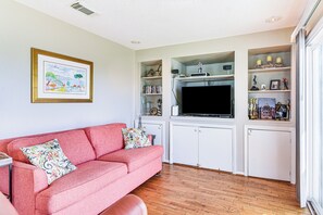 TV - Walk to Beach: Galveston Home w/ Patio & Balcony! (Galveston)