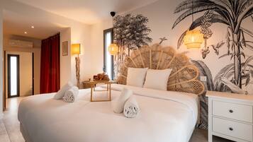 3 bedrooms, desk, iron/ironing board, travel crib