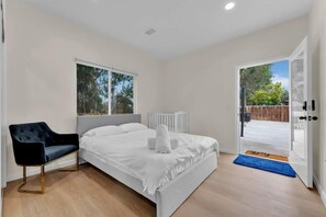 3 Schlafzimmer, Schreibtisch, Bügeleisen/Bügelbrett, Reisekinderbett