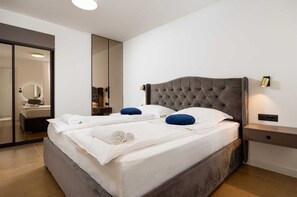 2 chambres, fer et planche à repasser, Wi-Fi gratuit, draps fournis