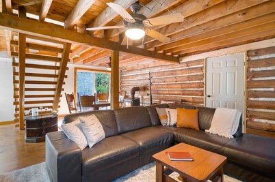 Picturesque Cabin - Lake Access, Arcade, Fireplace