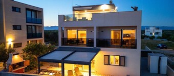 Villa Beverly Hills, Heated pool, Jacuzzi, 12 people