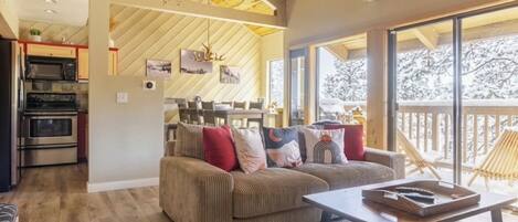 Téléviseur connecté, foyer, livres