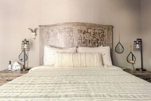 2 bedrooms, desk, travel cot, free WiFi