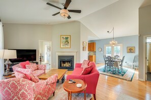 TV, DVD player, books, video library - Private Deck & Views: Rural Virginia Escape (Gordonsville)