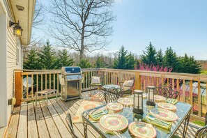 Outdoor dining - Private Deck & Views: Rural Virginia Escape (Gordonsville)