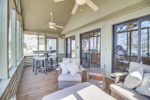 Outdoor dining - Boat Ramp: Grand Lake O’ the Cherokees Retreat! (Afton)