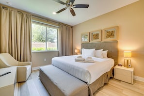 4 bedrooms, iron/ironing board, travel cot, Internet - < 2 Mi to WDW Attractions: Luxe Family Getaway! (Kissimmee)
