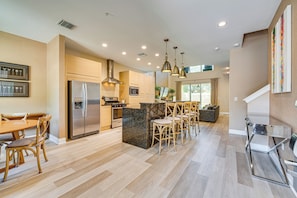 Fridge, microwave, stovetop, dishwasher - < 2 Mi to WDW Attractions: Luxe Family Getaway! (Kissimmee)