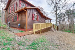 Property grounds - 5 Mi to Cherokee Lake: Pet-Friendly Cabin w/ Deck! (Murphy)