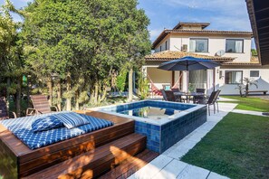 Indoor pool, outdoor pool, open 9:00 AM to 7:00 PM, pool umbrellas - Bz06 Casa com Piscina a 200M da praia (Buzios)