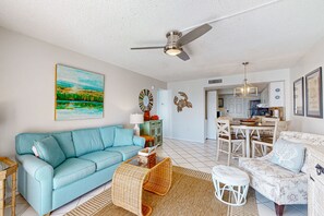 TV - Beachfront condo w/ 7th-floor views, pools, W/D, WiFi, private balcony (Gulf Shores)