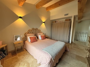 4 chambres, fer et planche Ă repasser, Wi-Fi, draps fournis