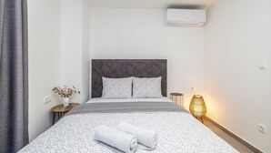 3 室のベッドルーム、アイロン / アイロン台、WiFi (無料)、ベッドシーツ