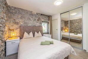 3 chambres, fer et planche à repasser, Wi-Fi gratuit, draps fournis