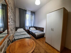 13 makuuhuonetta, vuodevaatteet