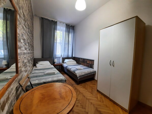 13 chambres, draps fournis