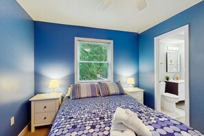3 bedrooms, iron/ironing board, internet, bed sheets