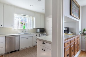 微波炉、烤箱、炉灶、洗碗机