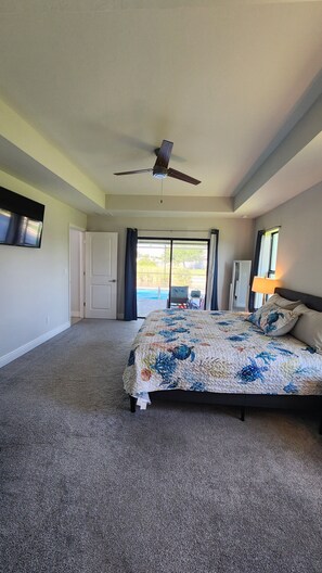 4 bedrooms, desk, travel crib, WiFi