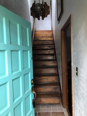 A staircase with wooden steps leading to a door. - Cypress Grove Condo: Relax in Wimberley TX (Wimberley)
