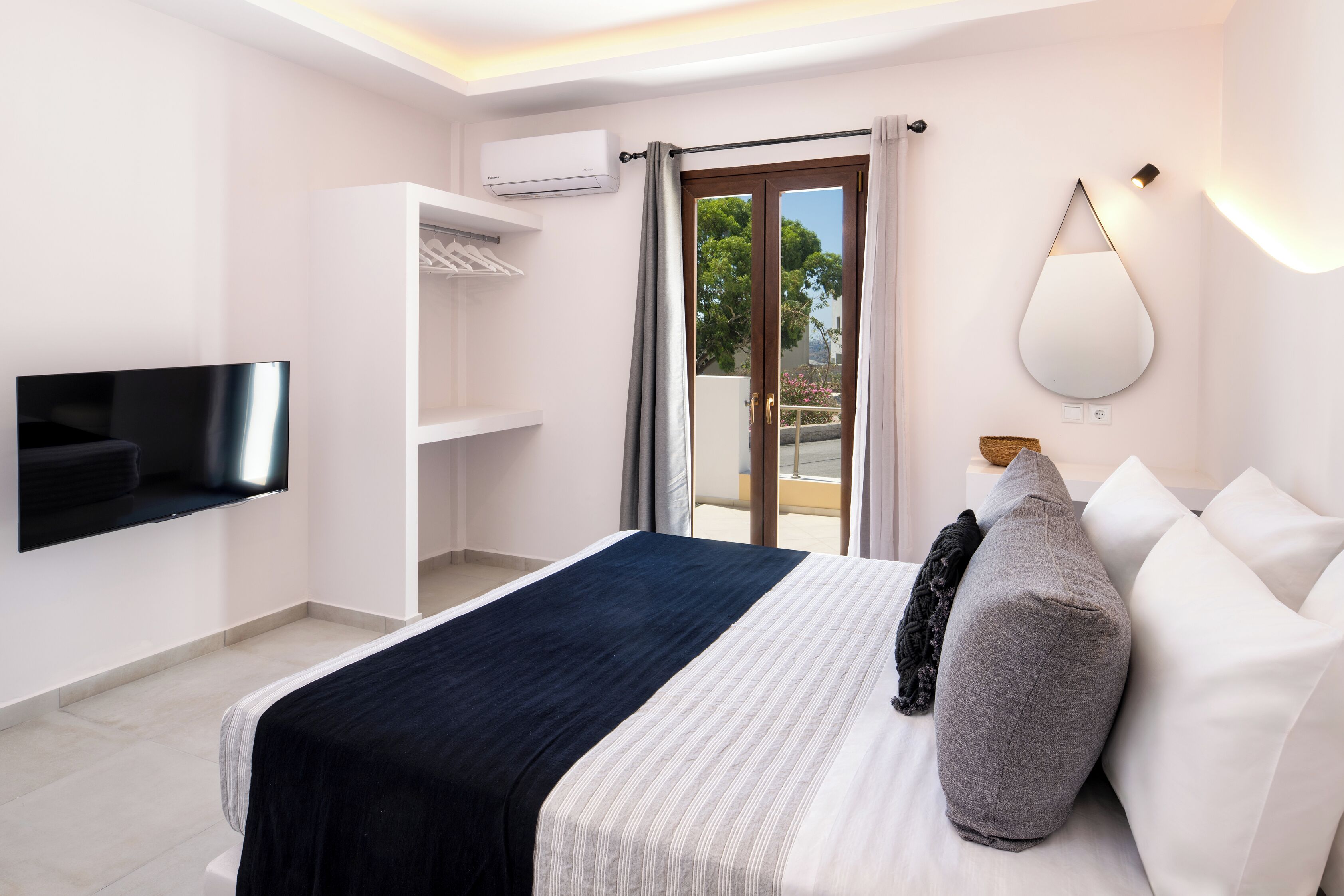 Photo - Santorinn Suites Fira