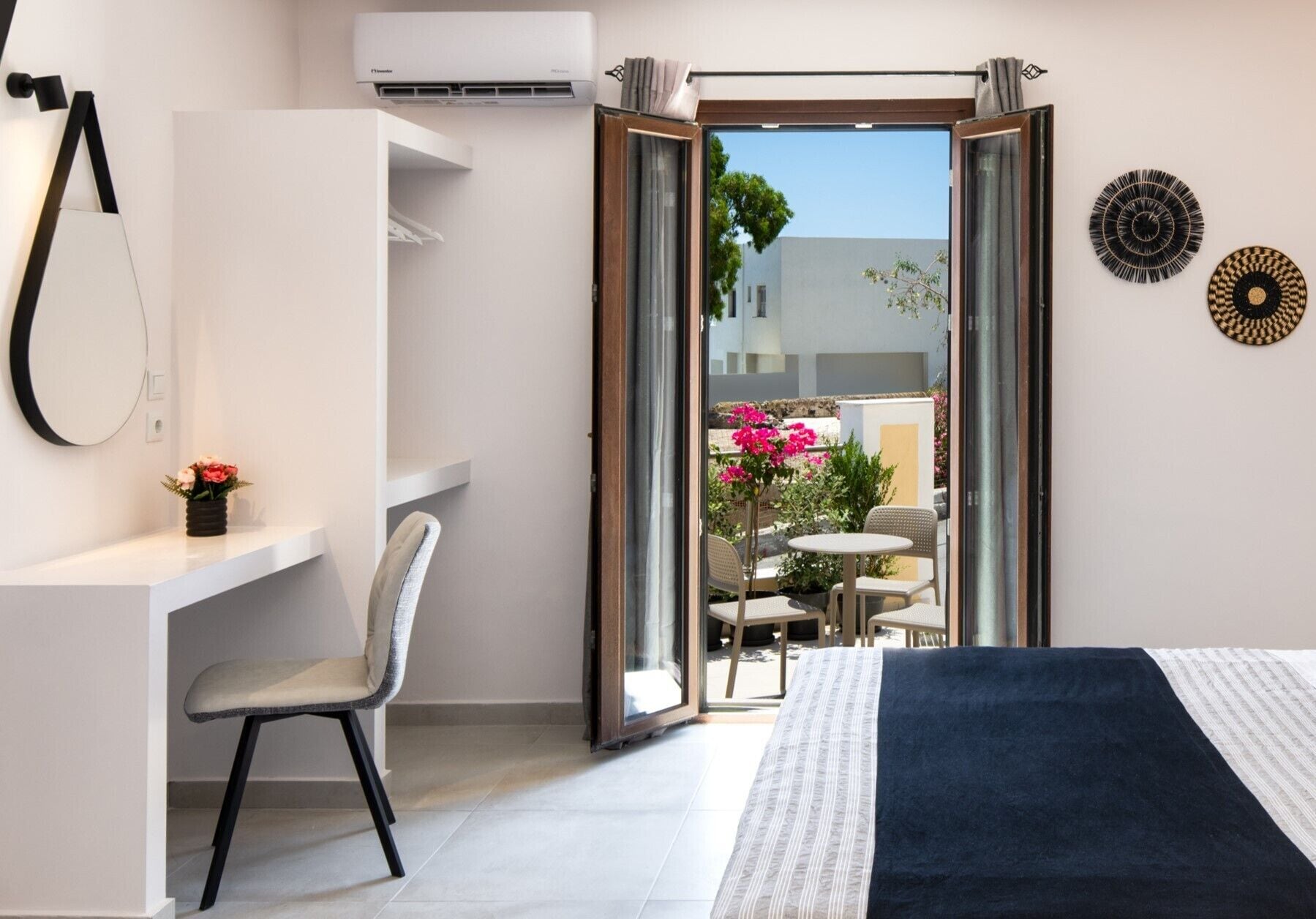 Photo - Santorinn Suites