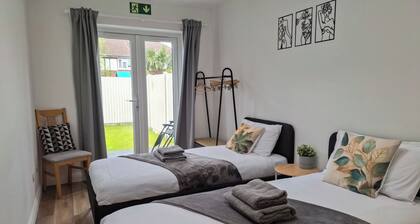 A new 3-bed flat with en-suite near Heathrow